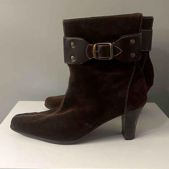 Aerosoles Women's Brown Suede Belted Pointed Toe Ankle Booties - Picture 1 of 11